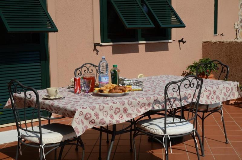 Mirbea Bed & Breakfast Cisano sul Neva Exterior photo